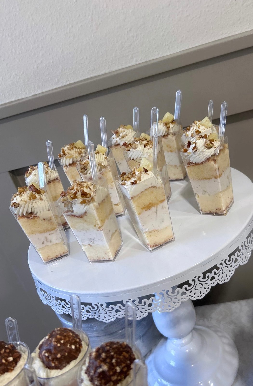 Tres leches con nuez en vasitos